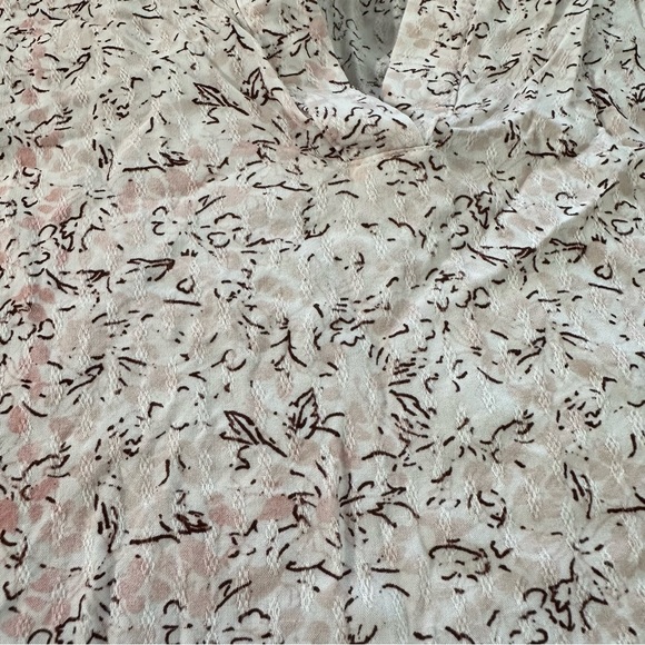 Melrose and Market women's size small v-neck light weight cream blouse - Picture 4 of 4